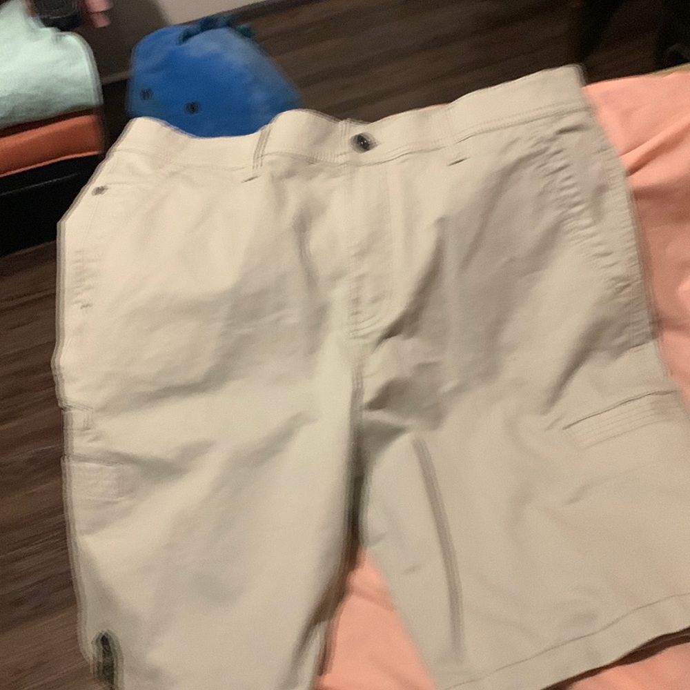 Brand new with tag men’s 34W Weatherproof  t khaki shorts